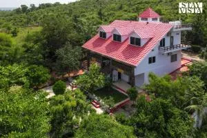 StayVista's Sunara Trails - Pet-Friendly, Mountainside Retreat with Balcony & Indoor-Outdoor Games - Near Panna National Park - Kalda