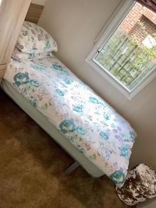 Homely 2 bed chalet tuxford