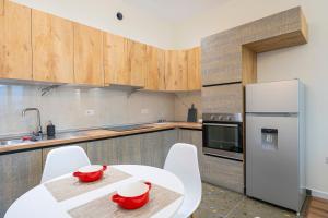 Cane Apartment Emerald