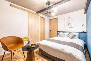 Bijou Suites Applause