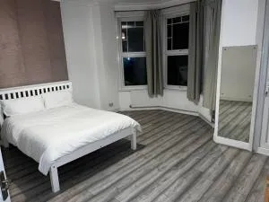 A Beautiful Four Bedroom family Home - Winchmore Hill