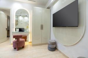 Homlee-Heaven in Hills 1BHK-Parking-Lift-Tapovan