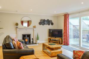 Peregrine Cottage with Hot Tub