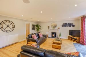 Peregrine Cottage with Hot Tub