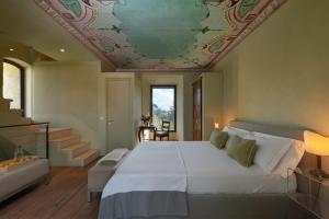 Deluxe Suite room in Massimago Wine Tower