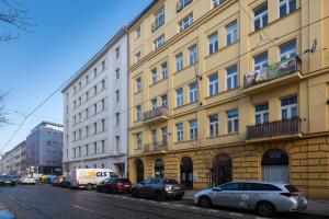 Sunny Safron apartment