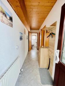 kleine ein Zimmer Wohnung mit Gartenanlage