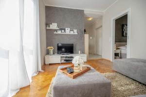 Jakov Apartment with balcony