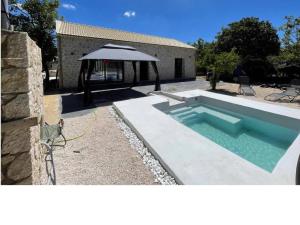 Villa with pool in Pelekas near the beach