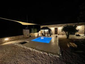 Villa with pool in Pelekas near the beach