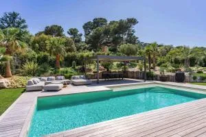 Villa Palma Giens - Vue Mer Panoramique -Piscine Chauffée Avril à Septembre- 4 chambres -Garage - La Madrague