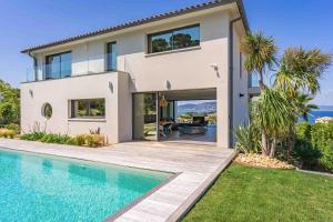 Villa Palma Giens - Vue Mer Panoramique -Piscine Chauffée Mai à Septembre- 4 chambres -Garage