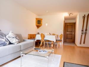 Apartment Chesa Palüdin 10 - Pontresina by Interhome