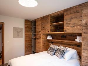 Apartment Chesa Palüdin 10 - Pontresina by Interhome