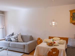 Apartment Chesa Palüdin 10 - Pontresina by Interhome