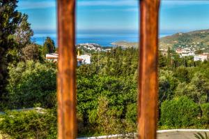 Mainades Maisonettes & Studios Andros Greece