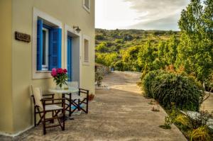 Mainades Maisonettes & Studios Andros Greece