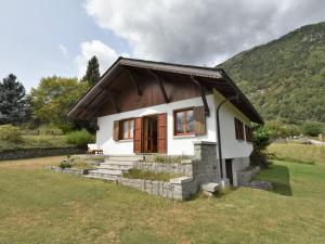 Chalet Chalet Elda by Interhome