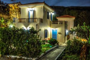 Mainades Maisonettes & Studios Andros Greece