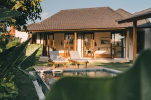 Jungle 3BR Villa - 900M from the Beach, Seseh Canggu