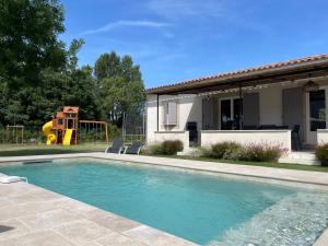 Villa Romane: piscine et aire de jeux