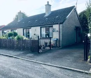 PondeROSEa Cottage Free Gated Parking M1 & City location, wood stove - 莫伊拉