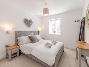 Contemporary Apartment with Secure Parking - Pass the Keys