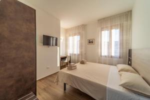 Mentana Rooms - by Devona Rooms