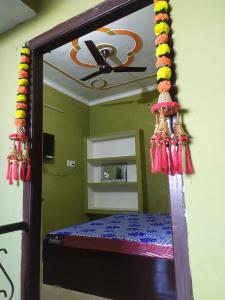 Malti Home stay 5 minute walking distance fromAyodhya DhamRailway Station