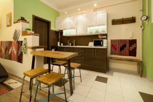 The Center Vintage & Hancrafted