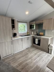 Bishy Barnabee, Waxham, nr Sea Palling, Dog friendly, Private path to the beach