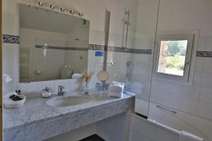Hotels Hotel Le Mas Trilles : photos des chambres