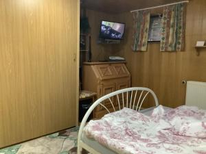 Schönes Doppelbettzimmer im Untergeschoss inkl Parkplatz nach Verfügbarkeit