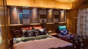 House Boat New Lucifer