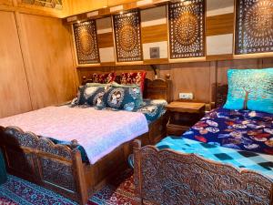 House Boat New Lucifer