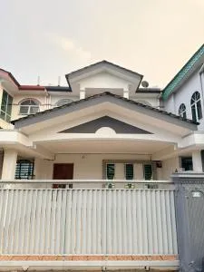 First Curve Ipoh Homestay - Menglembu