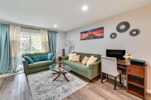 San Diego Condo Pool Access, 8 Mi to Downtown