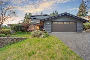 Private Bedroom, Bathroom, Shared Outdoor Pool, Hot Tub