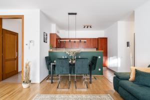 Prime Location Apartment - Free parking, AC