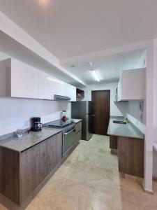 Hermoso apartamento por Andares con AC
