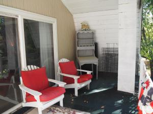 Emanuel - Cute Upstairs Apt AC Great Location