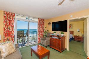 Spacious Oceanfront 2 Bedroom Suite - Sleeps 8! - Roxanne Towers Unit 406