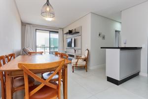 1109 - Apartamento novo de alto padrão com 02 garagens praia do centro de Bombinhas