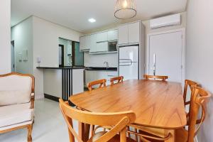 1109 - Apartamento novo de alto padrão com 02 garagens praia do centro de Bombinhas