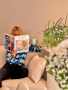 YourAthens-Alice, Urban Stylish with Shaded Balcony near Kolonaki, Athens Center