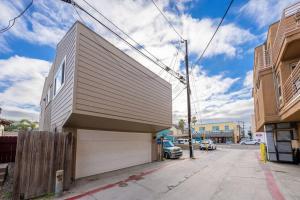 Newly Remodeled Home Just Steps from the Beach!