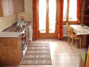 Heiderösli 1st Floor and Attic Apartment