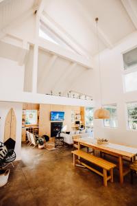 BOHO New Construction: On Golf CourseviewsHot tub AC walk to market and beach