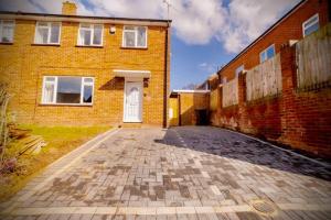 4 bedroom house - Contractors, Crew, Group, Family