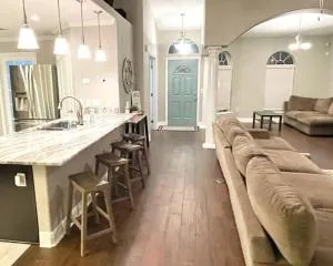 Spacious Retreat near Interstate I-10 - Cantonment